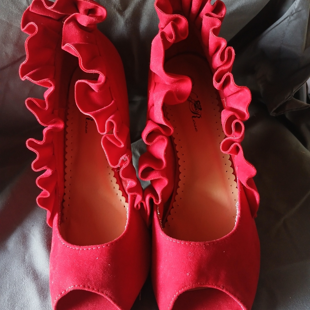 Elegant Red Ruffle Heels - Picture 2 of 4